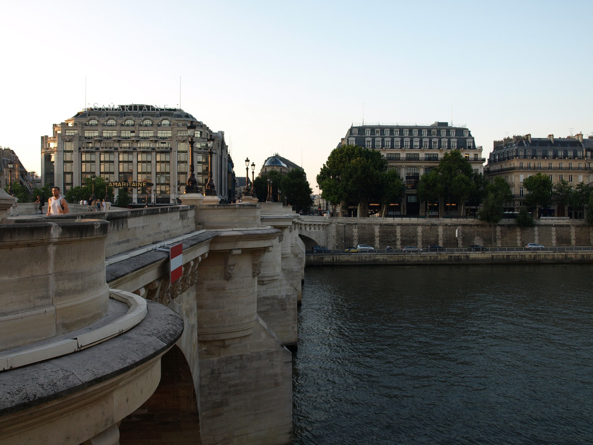 Sturdy Construction on the Pont Neuf